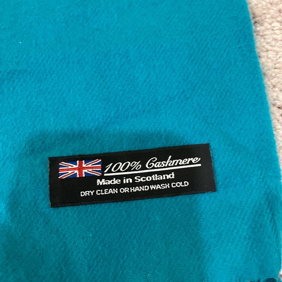 Made in Scotland 100% Cashmere Long Scarf - Picture 5 of 5